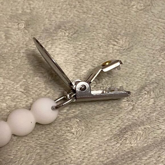 Ryan and Rose | Cutie Clip Pacifier Clip - Picture 6 of 6